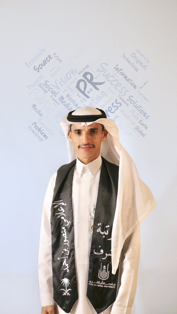 m_oxmn's tweet photo. الحمدلله اليوم تم تخرجي من جامعة ام القرى بدرجة  البكالوريوس بتخصص الإعلام ( علاقات عامة ) بمرتبة الشرف راجياً، من الله أن يوفقني لخدمة ديني ووطني🎓🇸🇦. https://t.co/2qtRg8VBiI