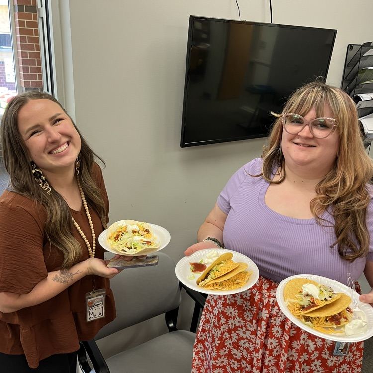BlackmoreBears's tweet image. TACO 'bout a great staff!! It was Taco Tuesday for the Blackmore Staff!  Shoutout to our always amazing PTO and Taco Tico for their support!! #BEfamily #teacherappreciationweek