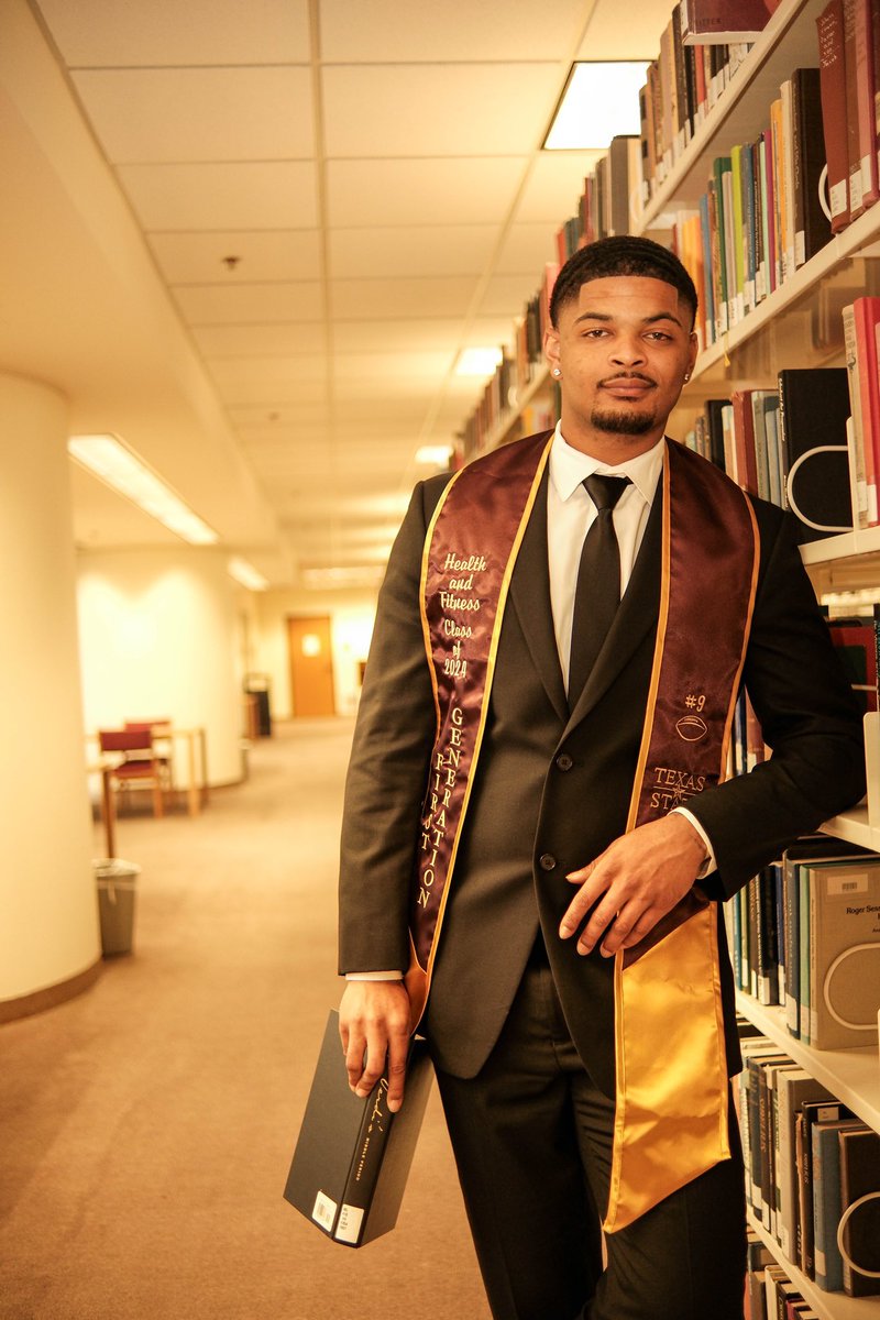highlight_q's tweet photo. Mom and dad i did it for you!🙏🏽❤️
Bachelors in health and fitness with a Minor Business 
May 10, 6:00 pm  @ Strahan arena🎉🎊 https://t.co/DKj6Knb0Fu