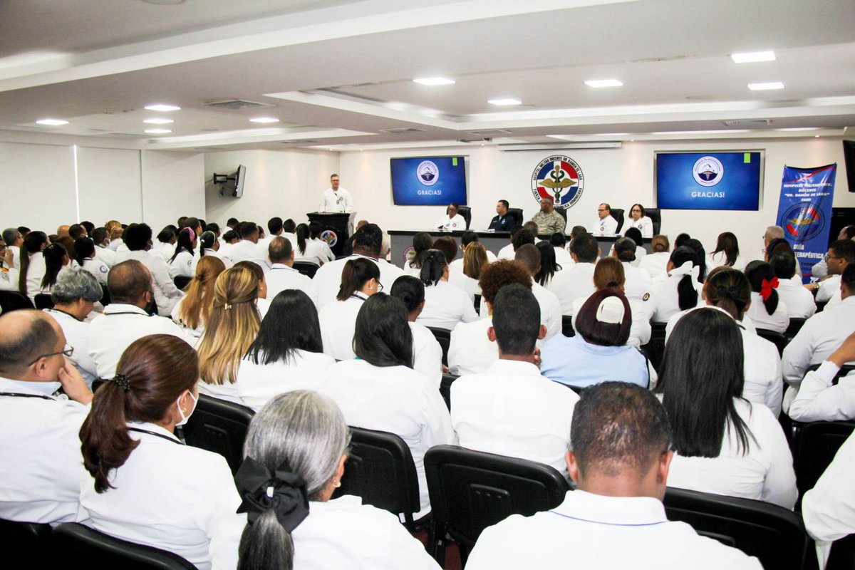 FuerzaAereaRD's tweet photo. 💊GUÍA FÁRMACOTERAPÉUTICA.
🏥Lanzamiento encabezado por el Coronel Médico Cirujano Ortopeda-Traumatólogo, César C. Coradín Féliz, director general del #HMDRDL en el salón de Video-Conferencias "Dr. Sócrates Montás Castillo" y tuvo como invitada especial la General de…1/3 https://t.co/hgRp3NucFZ