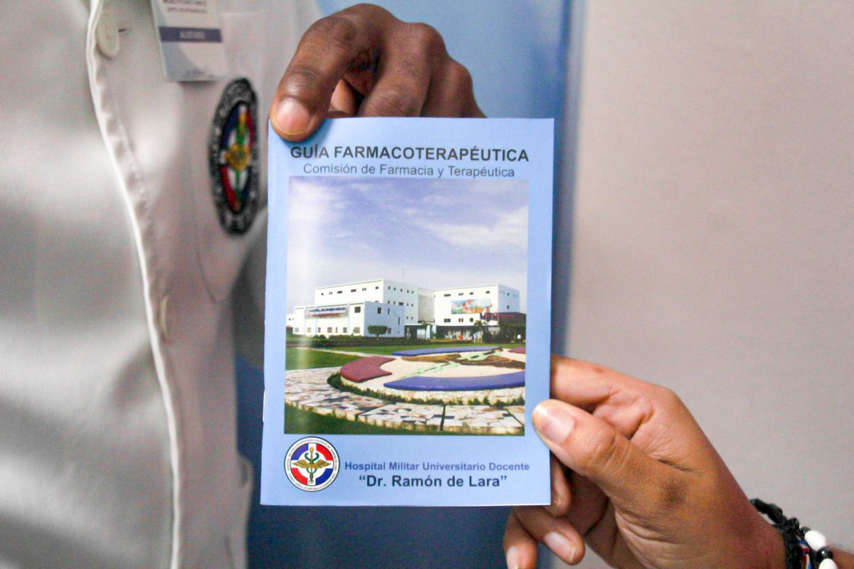 FuerzaAereaRD's tweet photo. 💊GUÍA FÁRMACOTERAPÉUTICA.
🏥Lanzamiento encabezado por el Coronel Médico Cirujano Ortopeda-Traumatólogo, César C. Coradín Féliz, director general del #HMDRDL en el salón de Video-Conferencias "Dr. Sócrates Montás Castillo" y tuvo como invitada especial la General de…1/3 https://t.co/hgRp3NucFZ