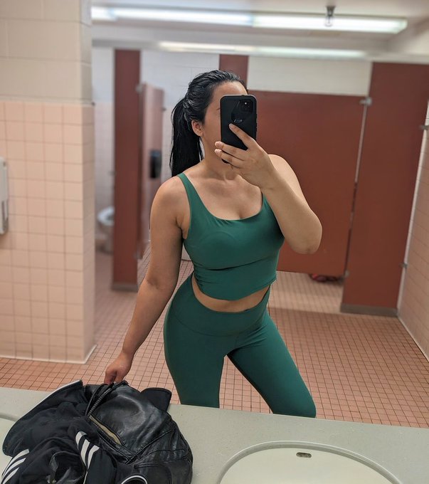 4 miles and 2 handstands down. Lil workout before I do some fun sessions this evening https://t.co/A<a href="/tag/abdl"class="tags"><span>#abdl</span></a><a href="/tag/littlespace"class="tags"><span>#littlespace</span></a><a href="/tag/abdlmommy"class="tags"><span>#abdlmommy</span></a>