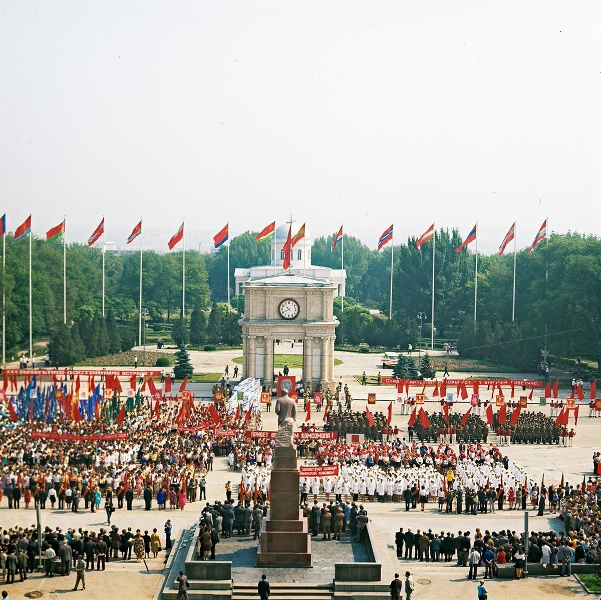 Celebration of Victory Day on Victory Square in Chișinău, Moldavian SSR, 1976 (photo by I. Kibzi)