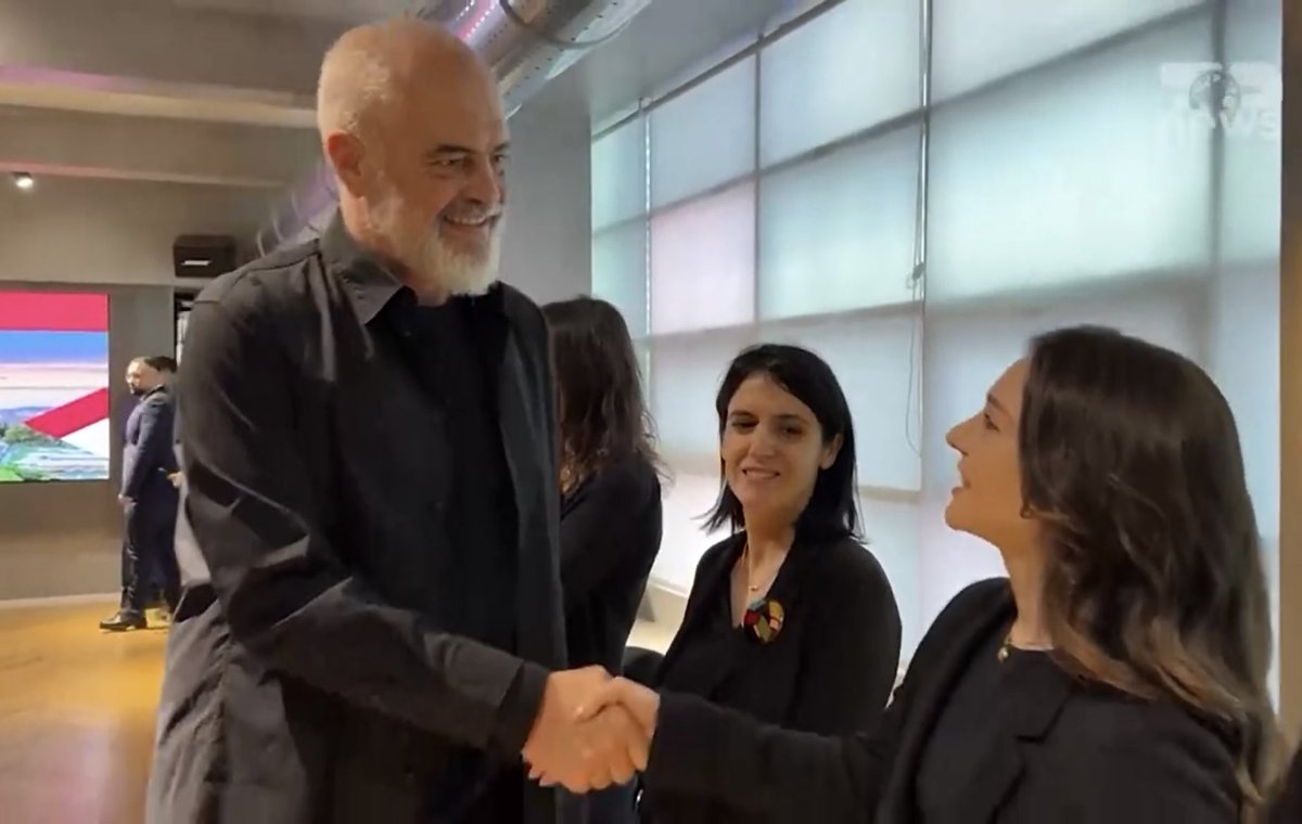Helena_kace's tweet photo. Fillimi i një kapitulli të ri në Akademinë Politike të Partisë Socialiste 🌹. https://t.co/LyXIGFsIV2