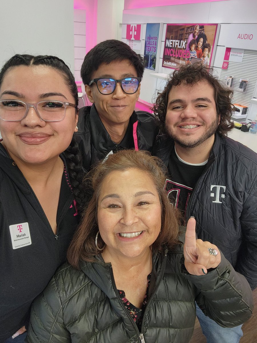 Visit with store 8774!  Will and Moriah are doing a fantastic job in educating their team on protecting customers investment!  Will has been in this store for 2 months and I can see the momentum. Great job team! <a href="/chdcosta/">Chad Costa</a> <a href="/arunramchan/">Arun</a> <a href="/jorge_alvarez33/">Jorge Alvarez</a> @MichaelThinger