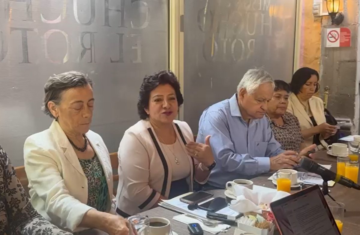 ➡️Vecinos exigen parque por el que pagaron en El Porvenir, Querétaro; Gobierno calla

#Ciudadanía| Los vecinos de El Porvenir pagaron extra por un área verde en un predio que después fue vendido por el <a href="/qromunicipio/">Municipio de Querétaro</a> para la construcción de una gasolinera sin permisos.