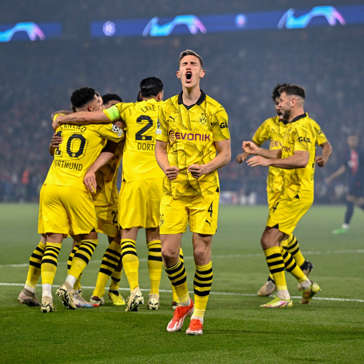 ⚽️ FOOTBALL : Le PSG est éliminé aux portes de la finale de la Ligue des champions, à nouveau battu 1-0 par Dortmund au Parc des Princes. #PSGBVB