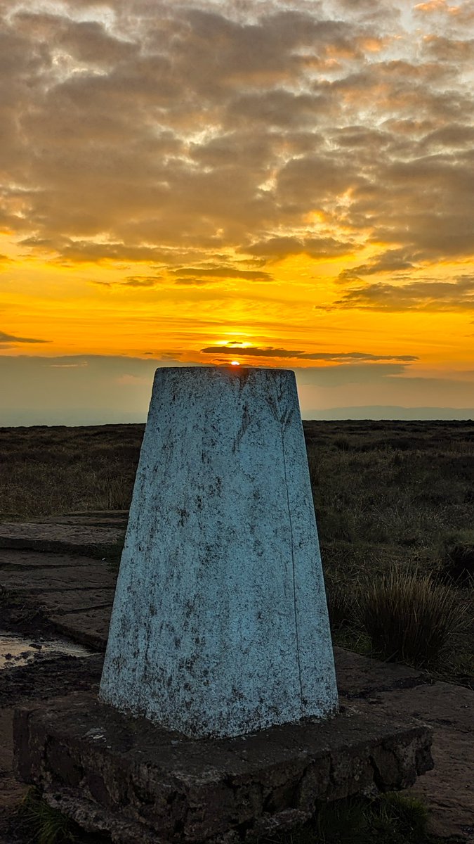Sun down from Brown Knoll before running home under a red sky. #PeakDistrict