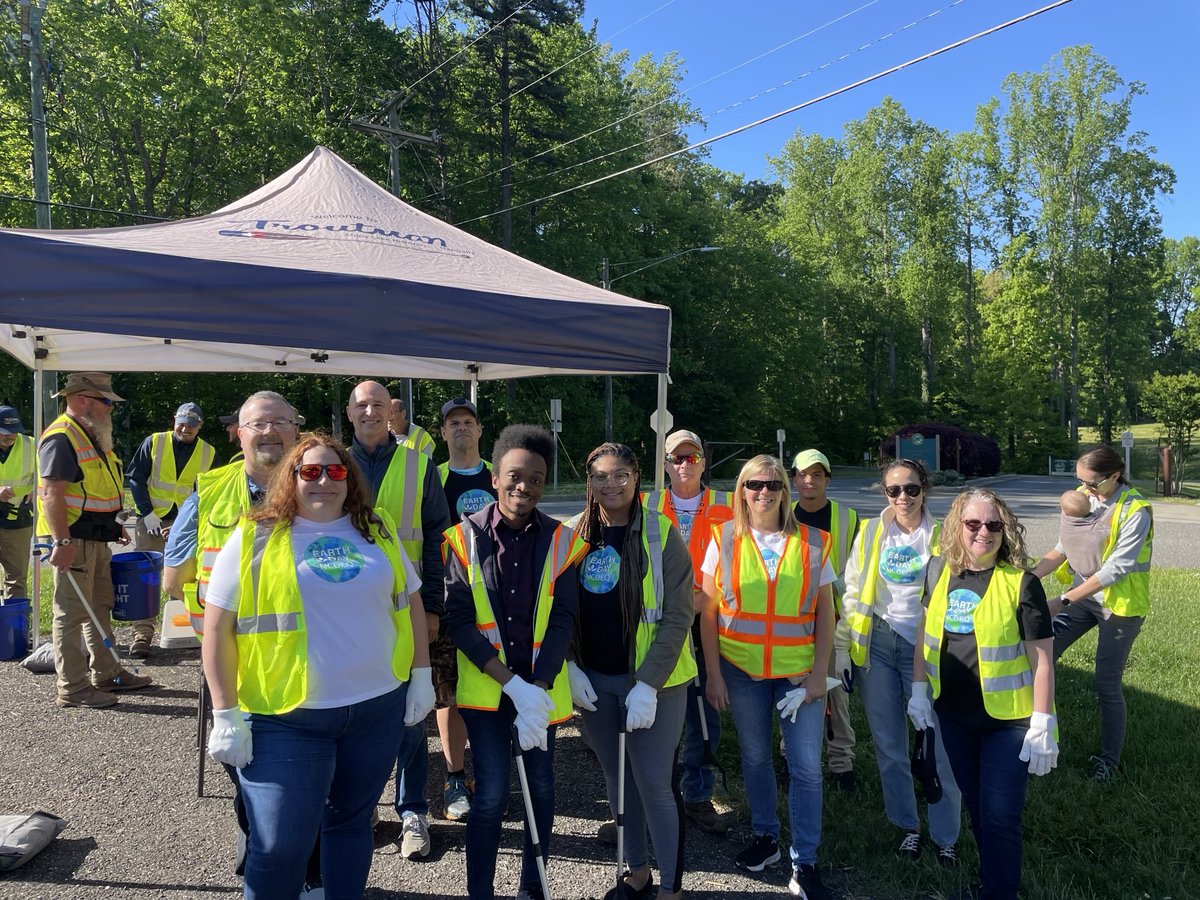 ICYMI: Last month, staff from DEQ’s Mooresville Regional Office joined the Town of Troutman Earth Day Community Cleanup, helping to pick up 493 pounds of trash and litter from alongside highways and roads. #yourDEQ #EarthDayNC