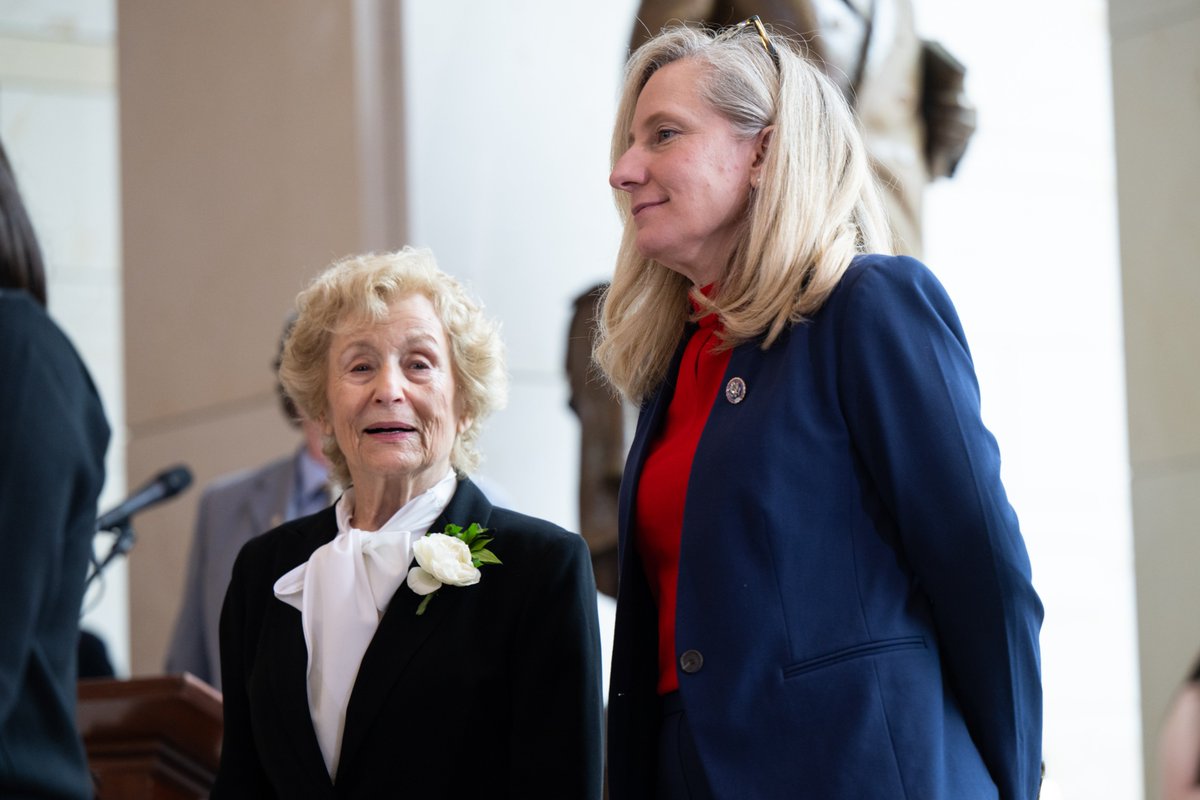 Today, I was honored to escort Holocaust survivors to the @HolocaustMuseum Days of Remembrance ceremony at the U.S. Capitol. May today be a reminder to honor the millions of murdered men, women, and children, keep survivors' stories alive, and combat the rise of antisemitism.