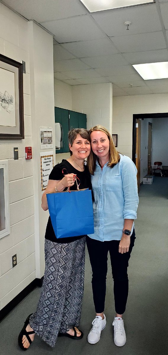 Thankful for all the donations and people who made it possible to gift our teachers with a nice gift bag today! We 💛 honoring our phenomenal educators @MountainViewJCS