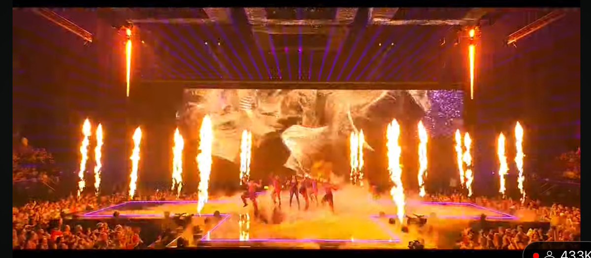 zamislite na ovoj sceni sa ovim ozvucenjem da cujete JA SAM JABUKA IZ BAŠTEEE #eurovision2024 #pze24 #evrovizija2024 #zejna #zejnajenajbolja
