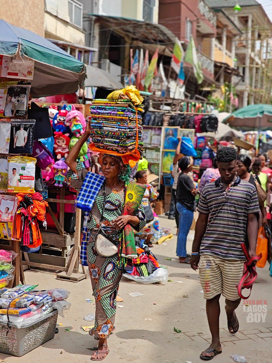 Martin Street, Lagos Island 🇳🇬
#eyesofalagosboy 
#streetphotography 
#lagosisland