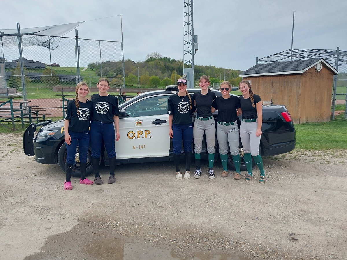 #SouthBruceOPP took advantage of the nice weather to conduct foot patrol in Walkerton today during a school youth baseball game.  KDSS vs WDCS girls varsity teams received a recruiting 'pitch' from police. @OPP_Hire ^mb