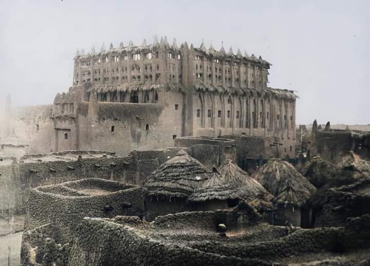 Today we are being told Africans didn’t build castle but many were being destroyed during colonialism:

This castle in Korhogo, Ivory Coast was built in the 13th-century ce during the Medieval Mali Empire expansion.