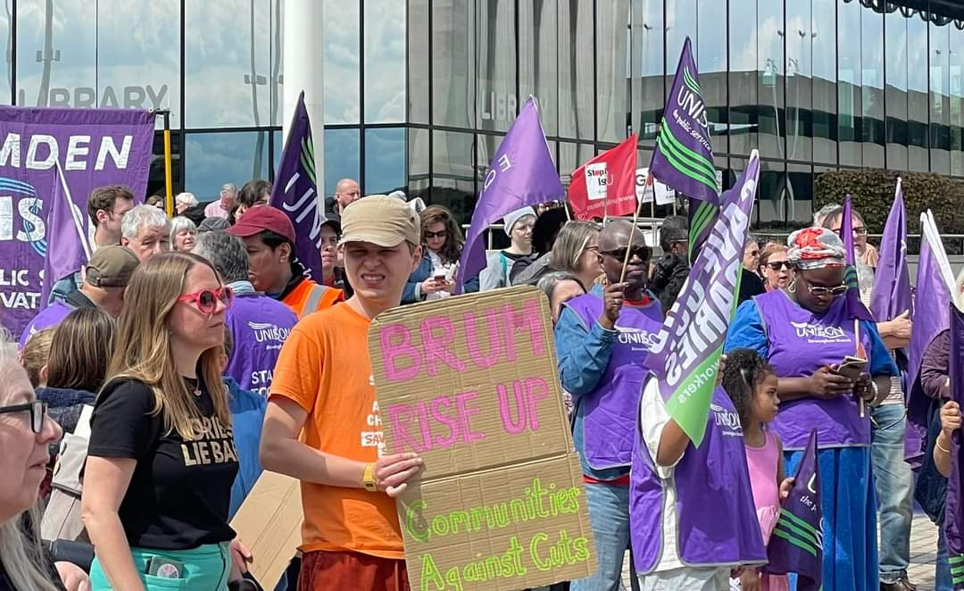 BirminghamPeopA's tweet photo. Home made signs are always the best! 
#BrumRiseUp
#StopTheCuts #SaveOurServices #BrumLovesLibraries
I spotted three @Punks_chancers tshirts on the demo, including my own, proudly making clear what we all know! #ToriesLieBab https://t.co/ZnevQv3IfF