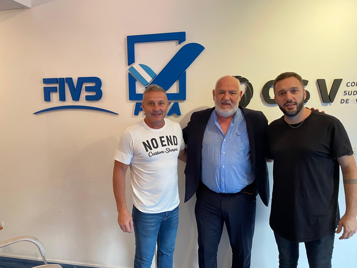 #Institucionales Reunión importante con firma de acuerdo junto a FeVA y FBV El Presidente FMV se reunió con su par de la FBV, Lic. Daniel Trotta, y la máxima autoridad de la FeVA, Juan Antonio Sardo. Mirá la nota en nuestra web 😉 metrovoley.org.ar/fmv2015/amplia…