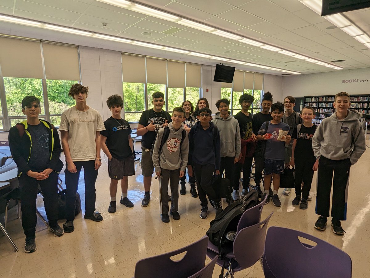 One town, one team. The HS Esport team visited Sandburg MS today to support the MS team in their RL semifinals match. Although Sandburg didn't get the win, we had a great time! Looking forward to next season with our future teammates @GSEsportsorg @OBassistantsup @FazioSally