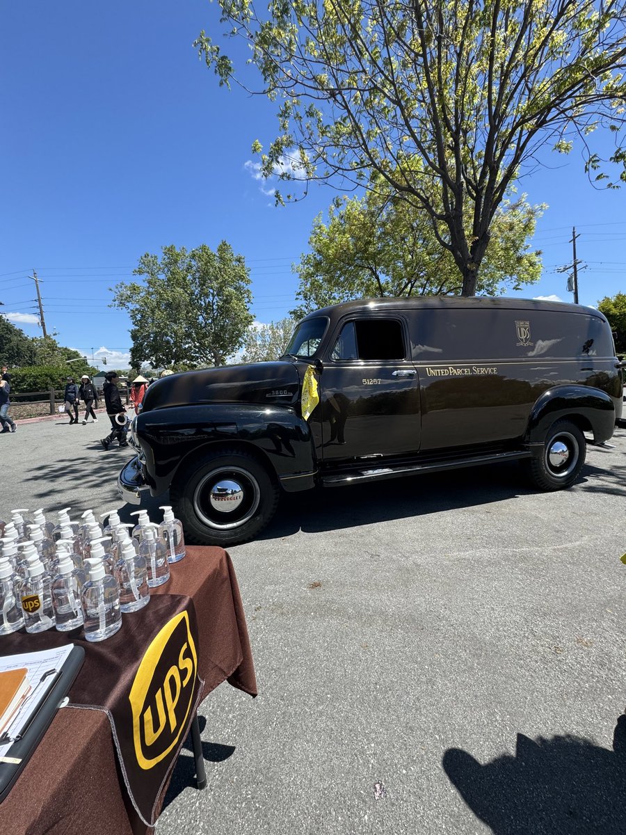 NorCal_Humans's tweet photo. Some more @UPS employees proudly participating in the 2024 Cinco de Mayo San Jose Parade. #cincodemayo2024 #ups #sanjose #cincodemayoparade https://t.co/INwEiPqor1