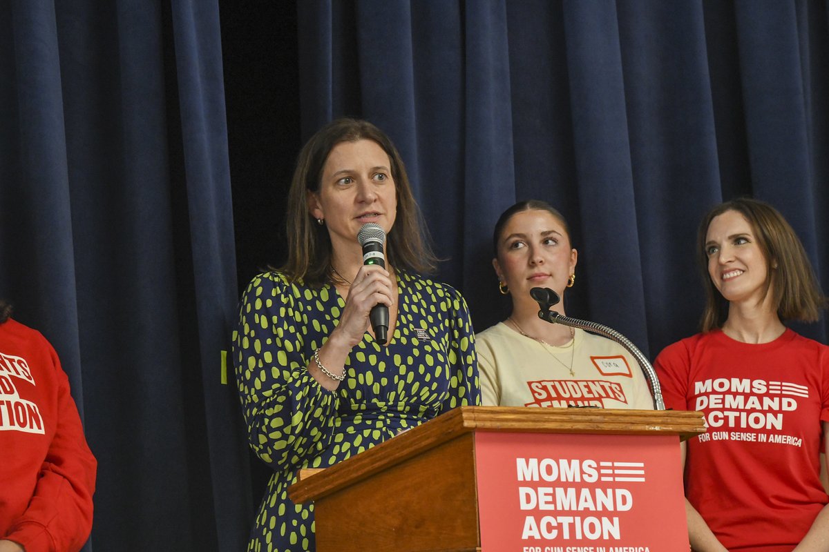 Today I joined Moms Demand Action for a rally in Albany to call for common sense gun laws that would raise awareness and improve gun safety across NY. 75% of school shootings are by children having access to unsecured or unsupervised firearms at home. We should give parents and