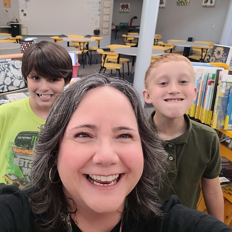BlackmoreBears's tweet photo. The students are ROCKING this #TeacherAppreciationWeek! High fives all around yesterday and lots of selfies with staff today! We can't want to see what they bring tomorrow! #BEfamily #PartOfThePride https://t.co/ikITEenMe3