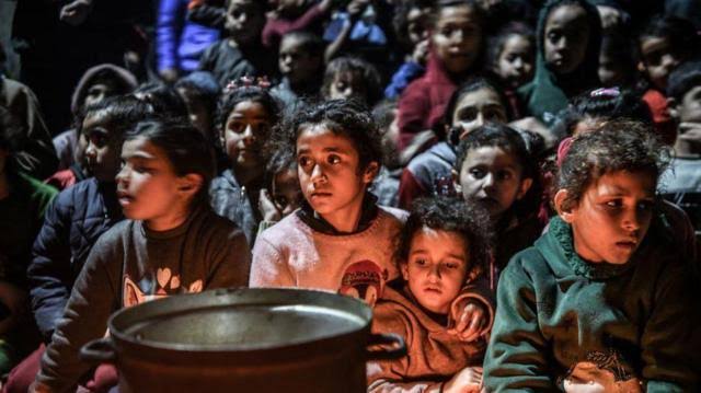 Bu görüntülere SESSİZ KALMAYIN.

Gazze'de çocuklar ölüyor.
#getoutofrafah

Zulüm bitene kadar SUSMAYIN.