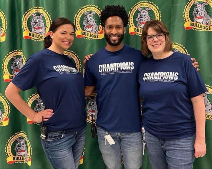 BoothHinds's tweet photo. Twinning Tuesday for Teacher/Staff Appreciation Week at Topping! @ToppingBulldogs https://t.co/Mgy8DvGNED