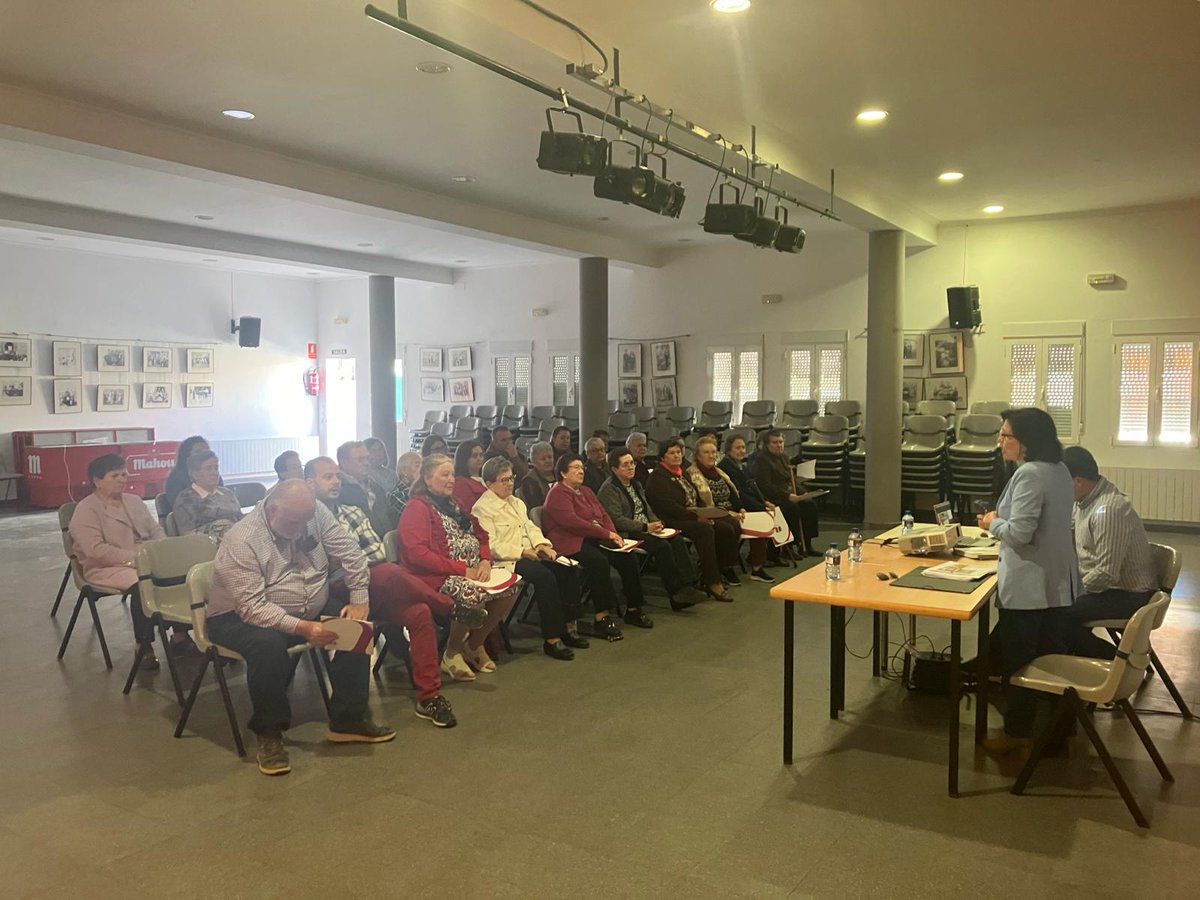 Cerca de treinta personas asisten a la jornada de emprendimiento de AMEP @ceoecuenca en Villarejo-Periesteban @sspa_network @JCCMCuenca @DipuCuenca ceoecuenca.es/portal/lang__e…