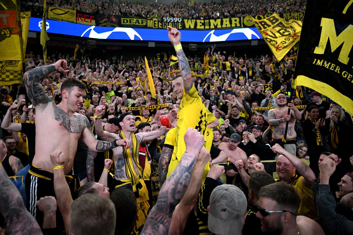 📌 Así lo celebra el Dormunt en casa de su rival psg .
Felicidades a #BorussiaDortmund
