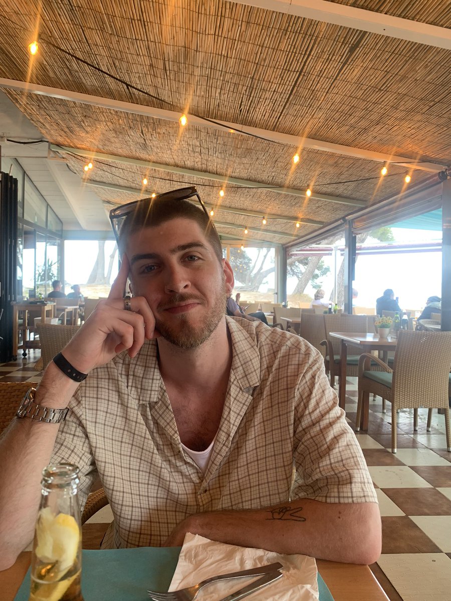 rallenkeyy's tweet photo. He’s so hot I wanna cry https://t.co/Ph04Ikab47