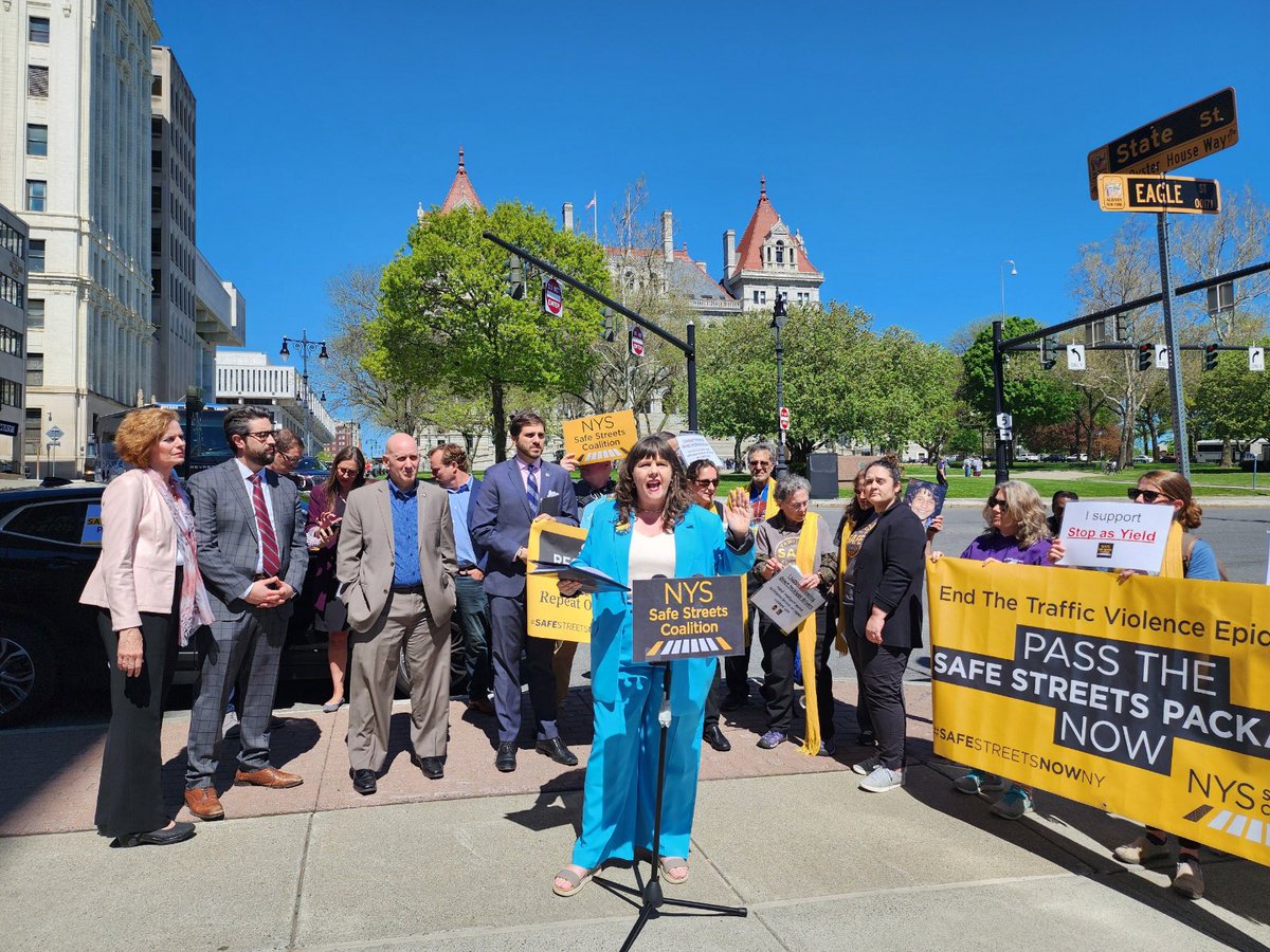 NYers deserve to navigate the city w/out fear of a transportation-related incident. On average, crashes kill 3 NYers/day & seriously injure hundreds more w/ life-long consequences. We won a critical victory by passing #sammyslaw. Now we must pass the entire SAFE Streets Package!