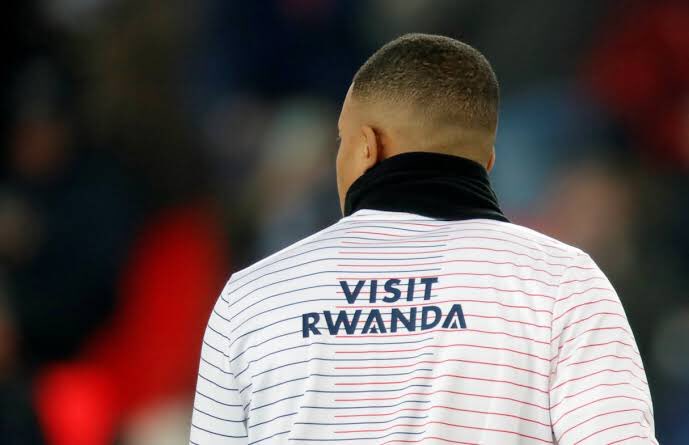 Tant que vous aurez ça dans vos maillots , vous gagnerez jamais la ldc c’est un fait .
