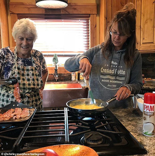 Breaking:  Suzanne Morphew’s autopsy reveals bullet was discovered with skeletal remains – along with fragments of her hoodie seen in unearthed photo of her cooking with Barry’s mom nybreaking.com/suzanne-morphe… #autopsy #Barrys #Bullet