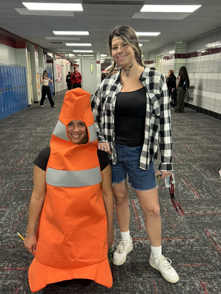 Prom Spirit Week’s rhyme without a reason: Post Malone & traffic cone 😂 #piratepride