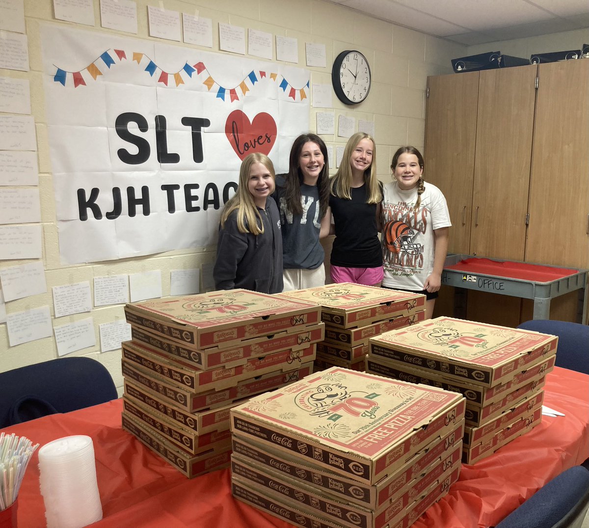 THANK YOU to the KJH Student Leadership Team for providing lunch and thank you cards to our teachers today! Special thanks to @LaRosasPizza and @rootbeerstand for your donation and support! #StrongerTogether @Kings_Schools