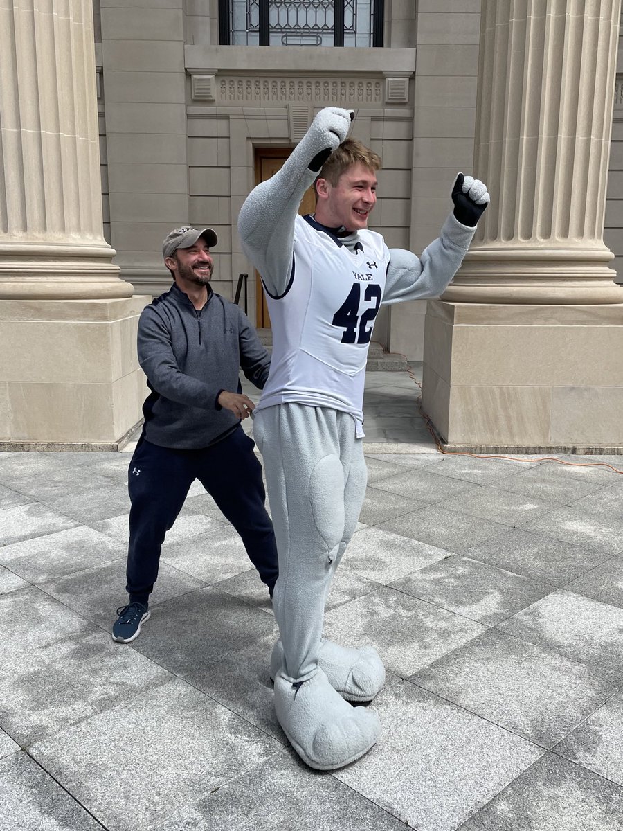 Happy birthday to rising senior, Conrad Lee! He is a man of many talents…GK, singer and Boola the Bulldog! 🥳🎂🍦