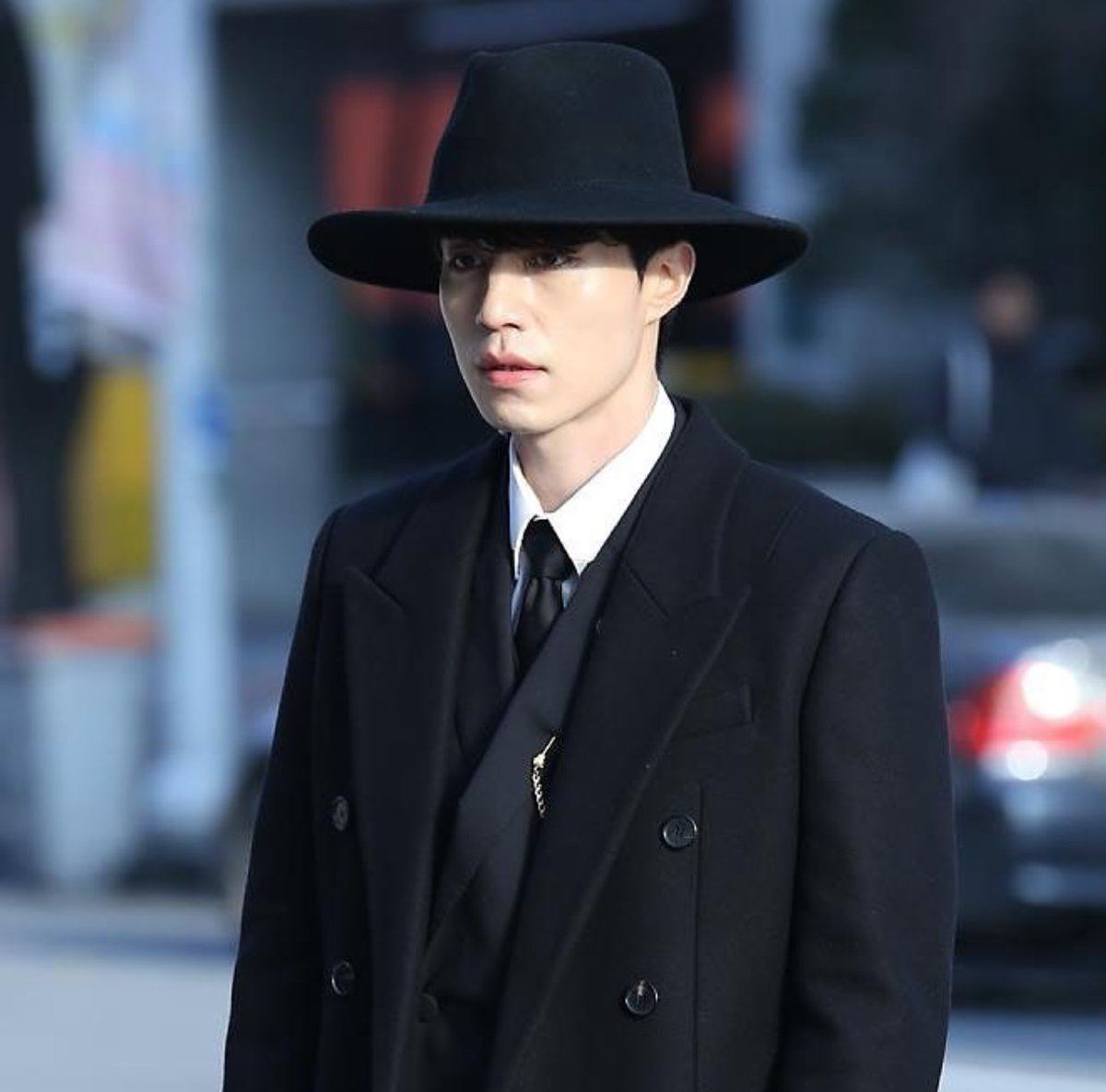 Шутка 30+

Мы просто как Ли Дон Ук

-Красивые и            -Мрачные
 сексуальные?       и пожившие