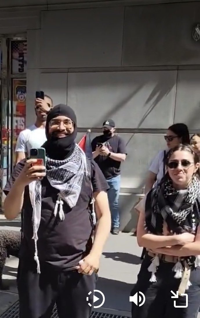 This is another pro hamas anarchist who runs with the anarchist crew. He harrases NYPD officers and pro American protesters whenever he sees them. What's this guy's name?