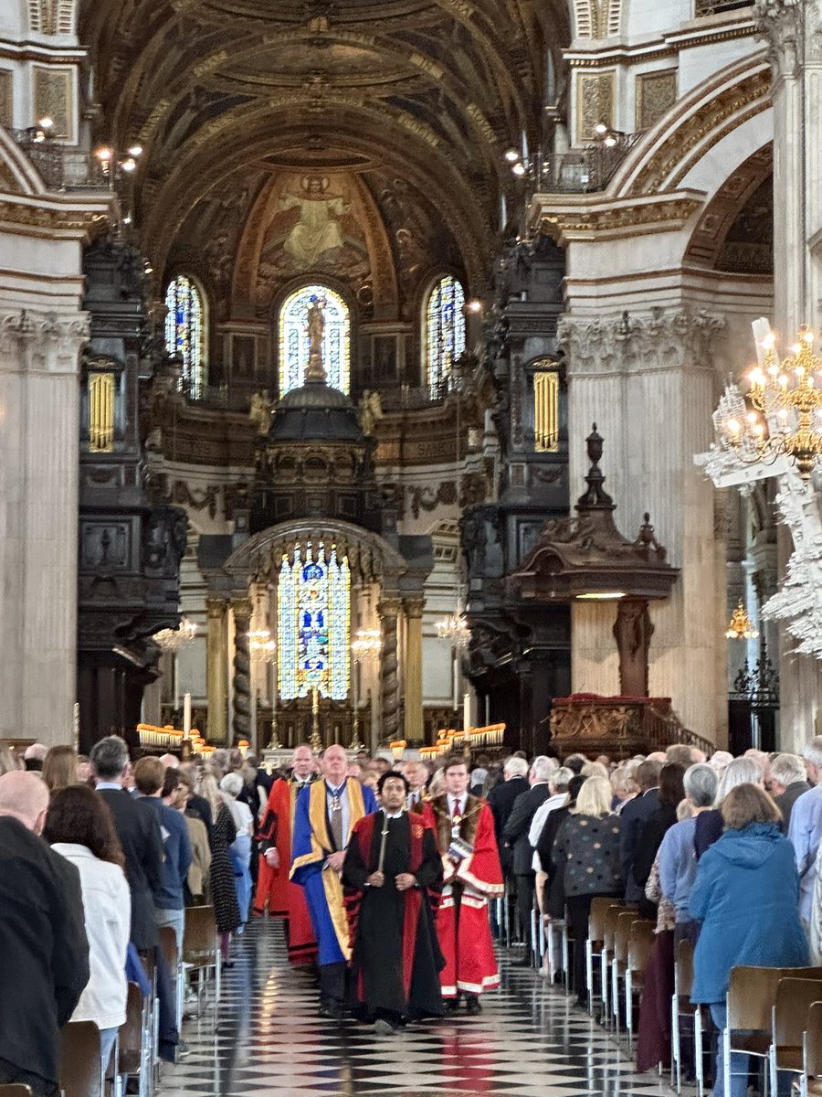Very glad to support the vital and important work of the @ClergySupportUK in the best possible way: a wonderful Festival Service @StPaulsLondon where the Cathedral Choir was joined by those of @RochesterCathed and @durhamcathedral followed by Dinner @plaisterershall #JubilateDeo