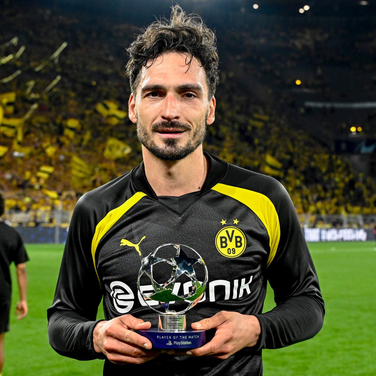 ↩️ Borussia Dortmund-PSG Man of the Match: Mats Hummels.

↩️ PSG-Borussia Dortmund Man of the Match: Mats Hummels.

…like fine wine. 🟡⚫️🍷