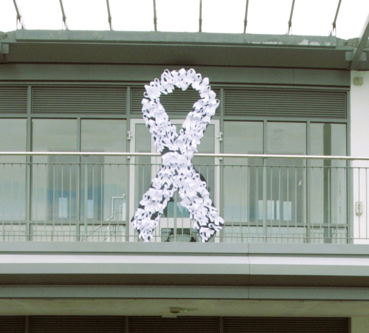 Promises, powerful stories and positive action in River House today. Over 50 at an event raising awareness of the inequities faced by women and girls. Commitments to end violence and an ask to reflect, respect and call out harmful behaviors in others #whiteribbon @MaudsleyNHS