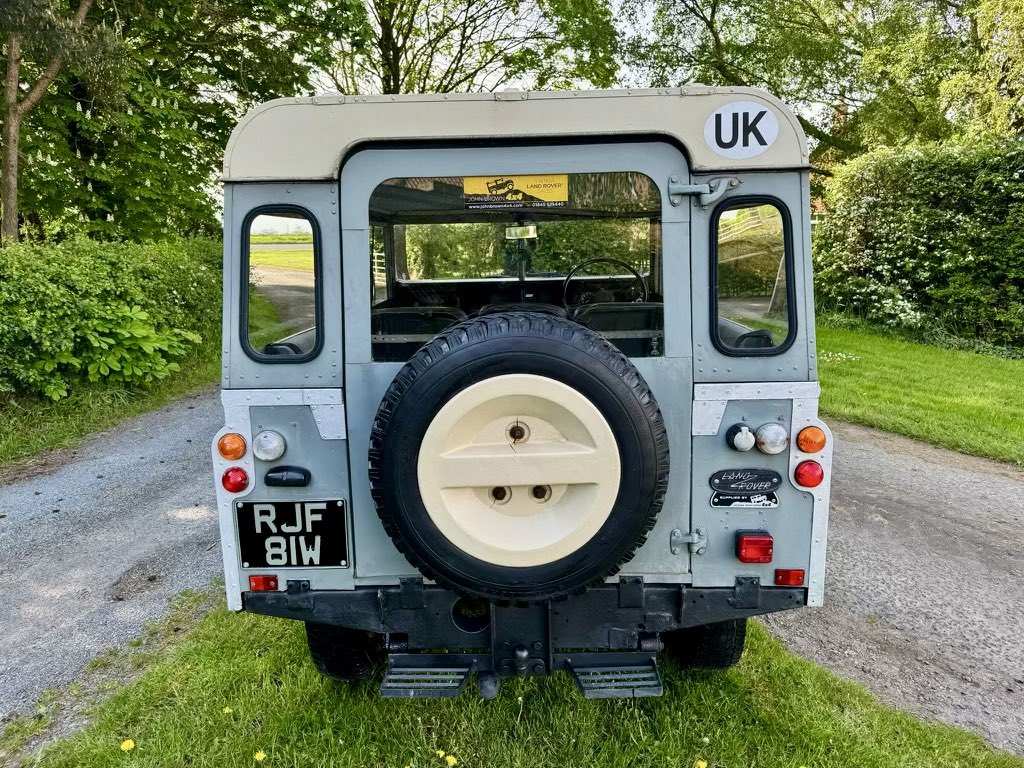 Our latest offering is this petrol S3 hardtop that’s been through our doors several times over the years. We are delighted to have it for sale once again! It’s nice and straight and really great value at £14,995, complete with our 3 month warranty. #landrover