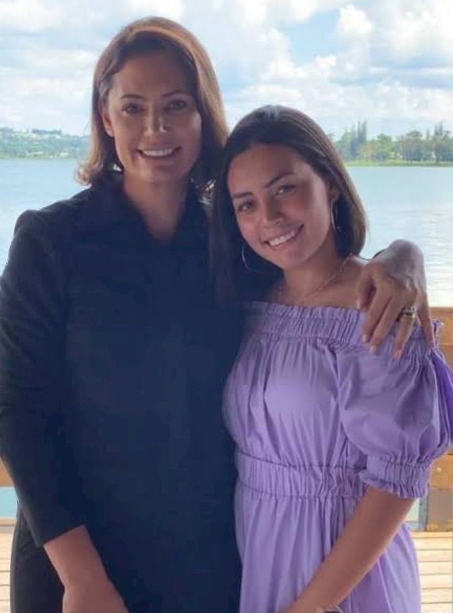 RaphaelToficial's tweet image. Filha de Michelle Bolsonaro pede pix em sua própria conta para ajudar vítima das enchentes do RS. Agora temos a Micheque e a Mipix! O Golpe tá aí, cai quem quer!