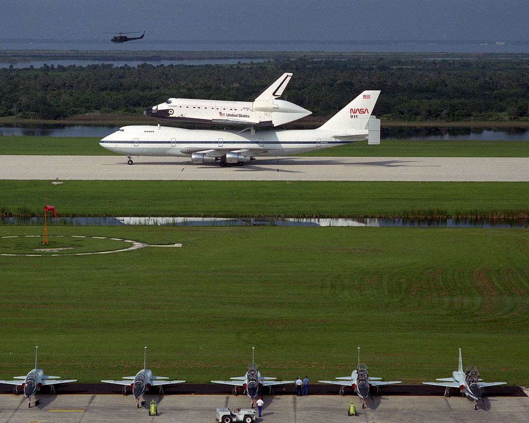 Rewind to one year earlier—Space Shuttle Endeavour arrived at @NASAKennedy on May 7, 1991, aboard the Shuttle Carrier Aircraft (SCA).