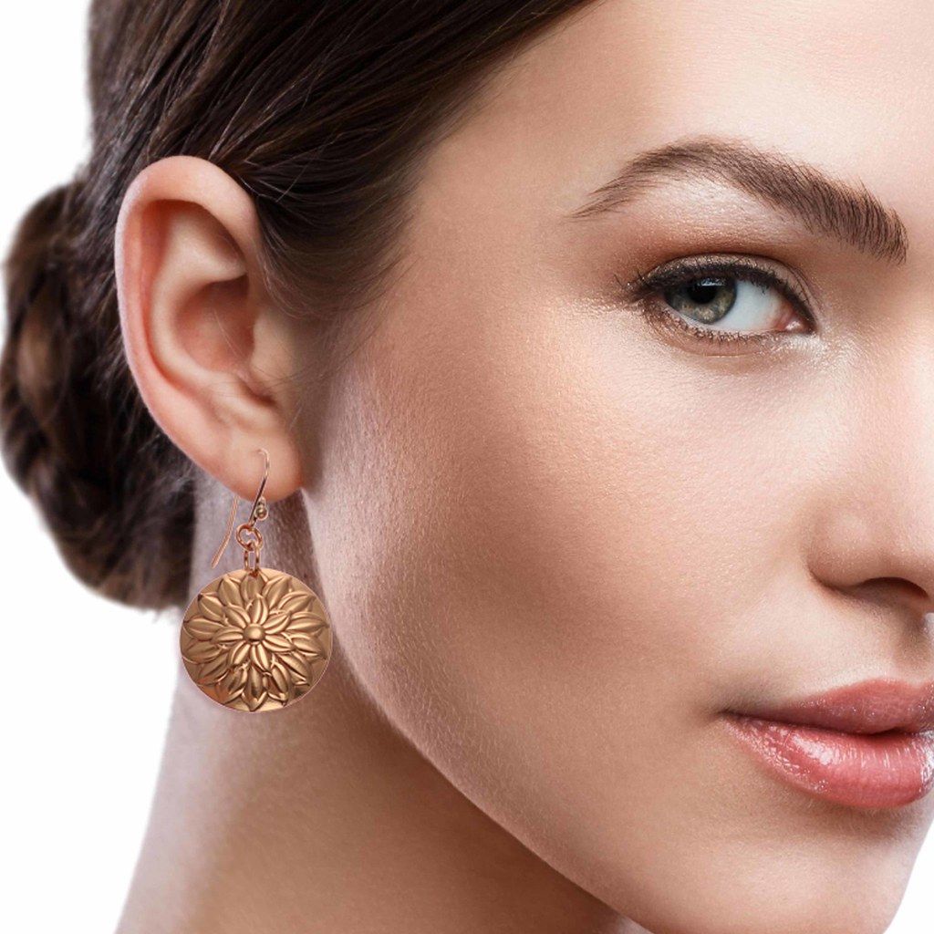 Wow, these Copper Chrysanthemum Disc Drop Earrings look stunning, don't they? 😍✨ Add a pop of WOW to your outfit.💫

Daily Jewelry Tips 👉🏼 @johnsbrana

#Stylish #StatementJewelry #JohnsBrana
buff.ly/4bLjmBt