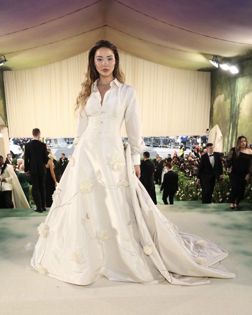 RiverwalkNOLA's tweet image. Fashion's biggest night was a major success! 🤩 #MetGala2024 showcased looks from designers like Tommy Hilfiger, Gap, Coach and more. Did you know that #RiverwalkOutlets hosts all three of those retailers? 👀

📸: Getty Images