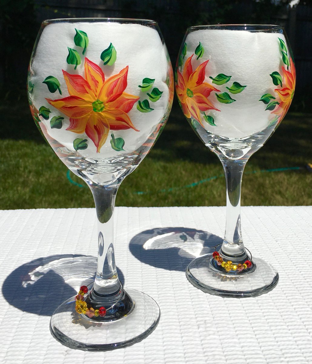 etsy.com/listing/834904… #wineglasses #handpaintedglasses #etsy #SMILEtt23 #CraftBizParty #etsyshop #uniquegifts #summerglasses