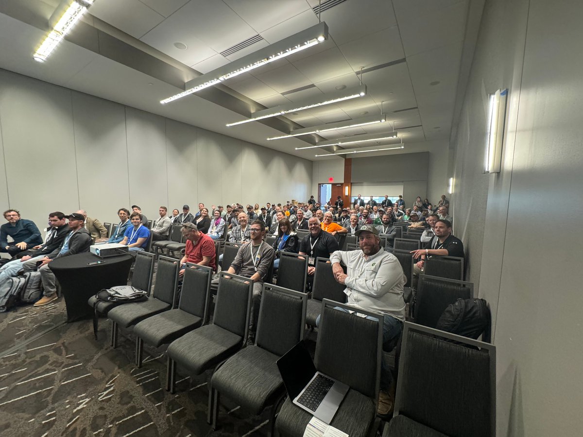 Enphase's tweet image. Throwback look at the great time we had at the #NABCEP Conference!

Enphase led two sessions for solar and #energystorage installers and designers to understand the fundamental design and installation principles related to #EnphaseEnergy Systems.

And - the Enphase training van…