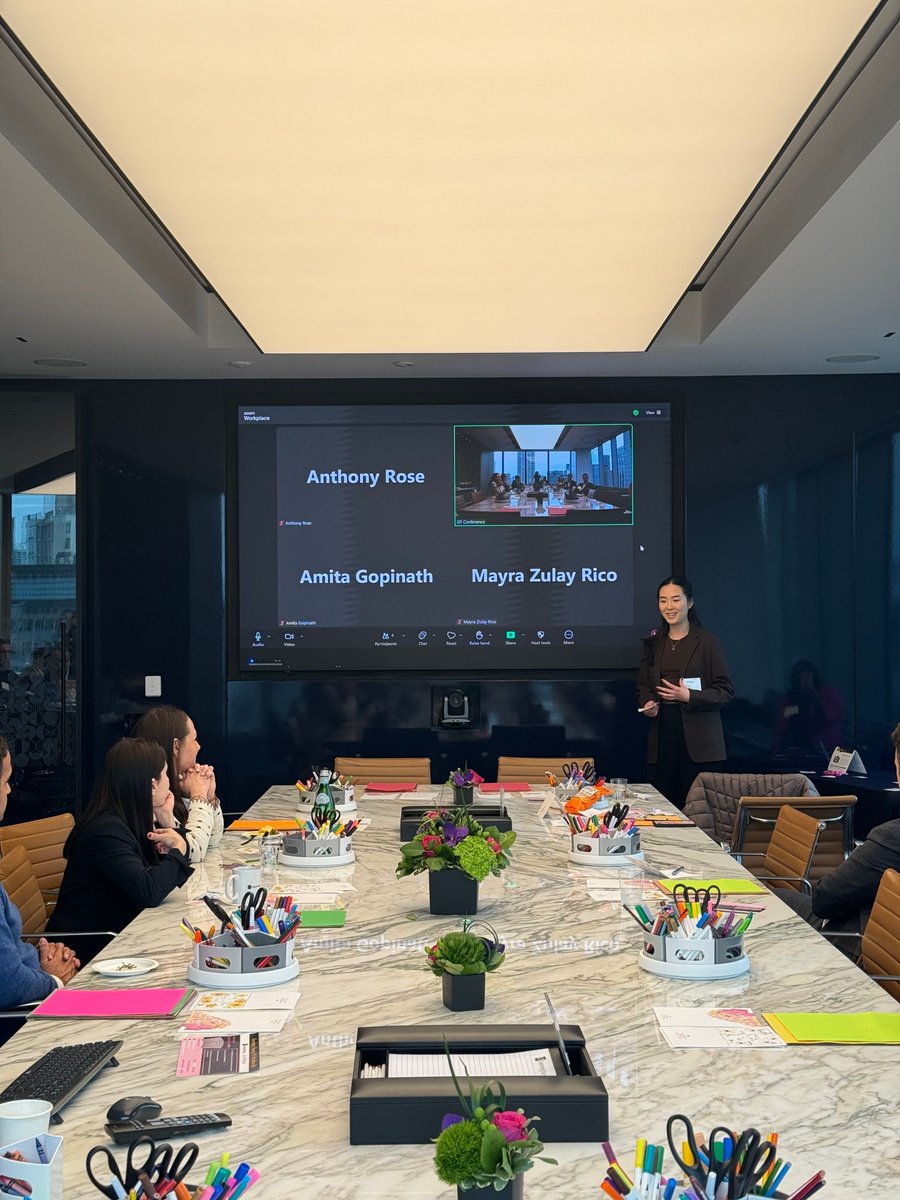 #GTNewYork hosted a @GlamourGals spring note-writing event in partnership with Citi on April 17. Attendees created personalized handwritten cards for isolated senior citizens as a part of GlamourGals’ Annual My Dear Friend Spring Campaign. 📝

#GTGives #GTLawCares