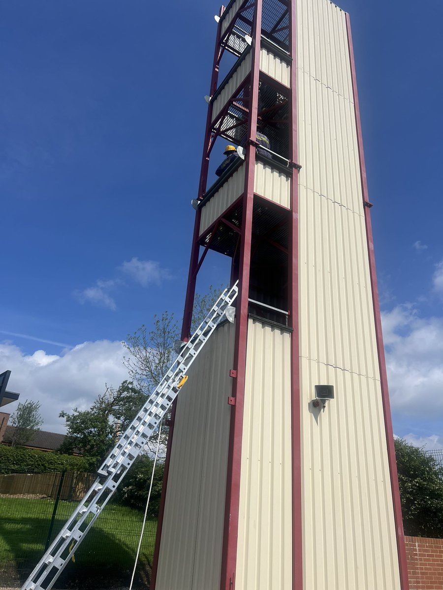 Top of the tower ✔️our fab team from @OGACADEMY were fearless today when tackling this tower. Massive well done guys 👏🏻 @WYFRSYouth #youngfirefighters